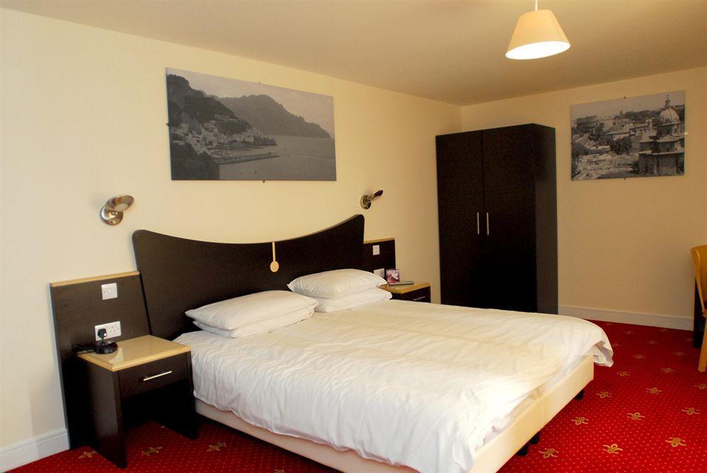 The Sharnbrook Hotel Buitenkant foto
